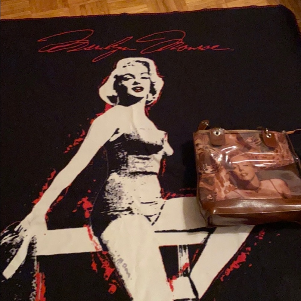 Marilyn Monroe throw and tote